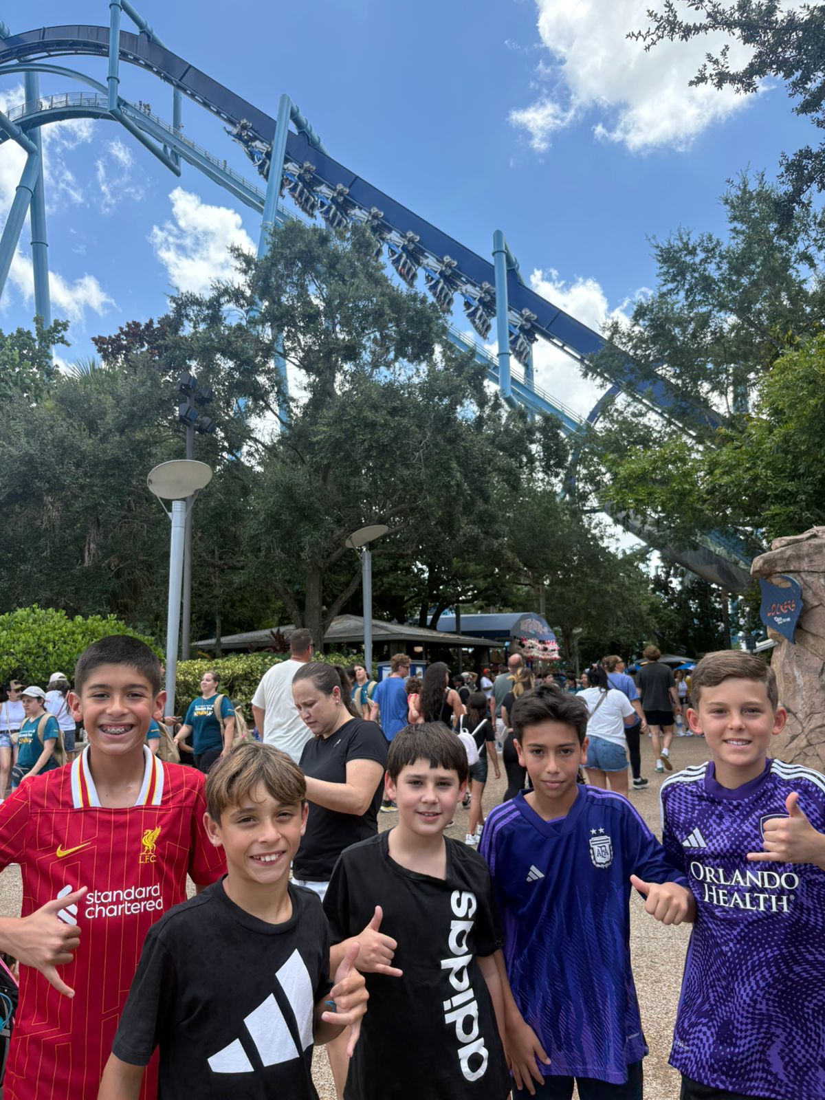 Atletas Sports Brasil em parque temático em Orlando 2025