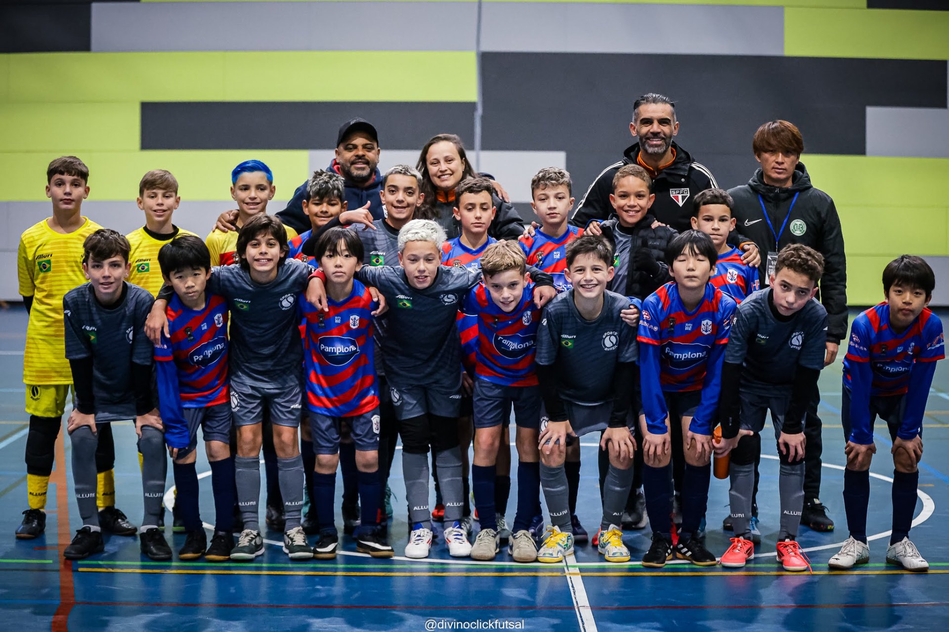 Sports Brasil e Marcílio Dias posando em Barcelona 2024
