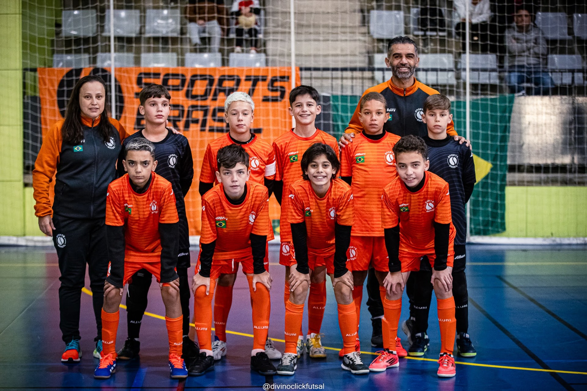 Equipe Sports Brasil em foto oficial na quadra em Barcelona 2024