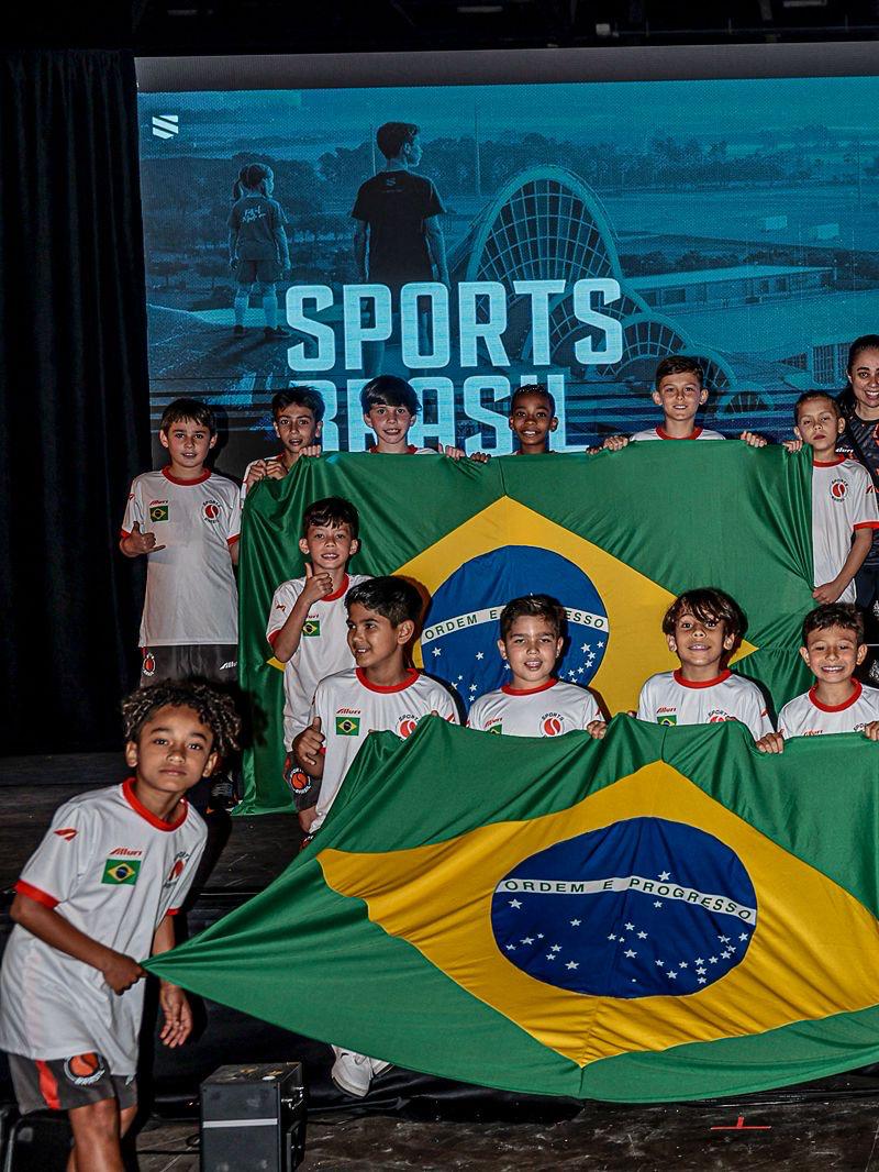 Equipe Sports Brasil com bandeiras do Brasil em Orlando 2025
